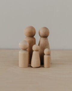 play therapist picture of wooden peg family 